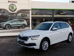 Moonweiss metallic met. moonweiss metallic met. Gebraucht 2023 Skoda Kamiq Ambition SUV | 24.500 € (Etwas zu teuer)