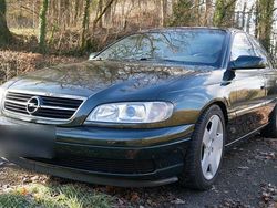 Grün Gebraucht 2000 Opel Omega Limousine | 3.900 € (Teuer)