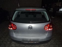 Grau Gebraucht 2005 VW Golf V Limousine | 1.600 €