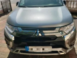 Grau Gebraucht 2021 Mitsubishi Outlander P-HEV SUV | 25.990 € (Fairer Preis)
