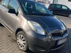 Silber Gebraucht 2009 Toyota Yaris Kleinwagen | 3.000 € (Fairer Preis)