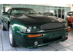 Grün (metallic) Gebraucht 1999 Aston Martin V8 Coupé | 100.000 €