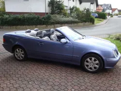Blau Gebraucht 2000 Mercedes CLK200 Avantgarde Cabrio | 8.700 € (Etwas zu teuer)