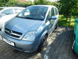 Grau Gebraucht 2005 Opel Meriva Edition Van / Kleinbus | 1.700 € (Teuer)