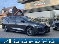 Magnetic grau metallic Gebraucht 2024 Ford Focus ST-Line Kombi | 21.950 € (Superpreis)