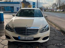 Gelb Gebraucht 2016 Mercedes E200 Edition Limousine | 6.500 € (Fairer Preis)