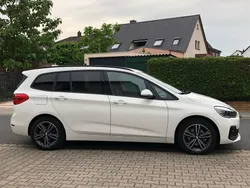 Weiß Gebraucht 2019 BMW 218 Gran Tourer Sport Line Van / Kleinbus | 21.900 € (Teuer)
