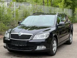 Schwarz Gebraucht 2011 Skoda Octavia Ambiente Kombi | 3.890 € (Superpreis)