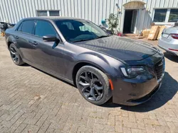 Grau Gebraucht 2022 Chrysler 300S Limousine | 15.232 €