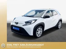 Weiß Gebraucht 2023 Toyota Aygo X-play Kleinwagen | 13.990 € (Guter Preis)