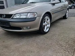 Silber Gebraucht 1997 Opel Vectra Limousine | 3.900 € (Teuer)