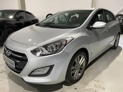 Silber Gebraucht 2015 Hyundai i30 Style Limousine | 9.999 € (Guter Preis)