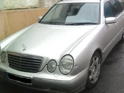 Silber metallic Gebraucht 2000 Mercedes E270 Avantgarde Kombi | 4.999 € (Fairer Preis)