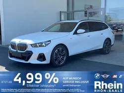 Weiß Gebraucht 2024 BMW 520 M Sport Kombi | 54.940 € (Superpreis)