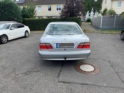 Silber Gebraucht 2000 Mercedes E200 Elegance Limousine | 3.700 € (Fairer Preis)