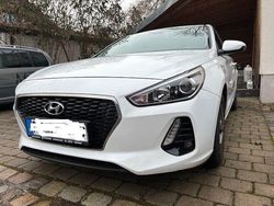 Weiß Gebraucht 2017 Hyundai i30 Select Limousine | 11.600 € (Guter Preis)