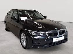 Saphirschwarz metallic Gebraucht 2022 BMW 318 Advantage Kombi | 26.390 € (Guter Preis)
