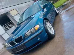 Blau Gebraucht 2002 BMW 318 Limousine | 1.300 €