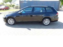Deepblackperleffektmet c9x (schwarz)schwarz Gebraucht 2021 VW Golf VIII Trendline Kombi | 17.990 € (Fairer Preis)