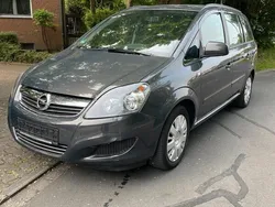 Grau Gebraucht 2012 Opel Zafira Eco Van / Kleinbus | 3.390 € (Guter Preis)