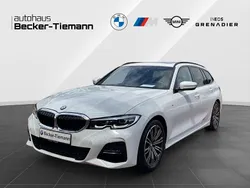 Alpinweiß uni Gebraucht 2022 BMW 320 M Sport Kombi | 33.908 € (Guter Preis)