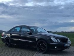 Schwarz Gebraucht 2005 Mercedes E350 Avantgarde Limousine | 5.799 € (Fairer Preis)