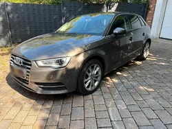 Grau Gebraucht 2014 Audi A3 Sportback Limousine | 9.500 € (Guter Preis)