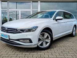 Weiß Gebraucht 2022 VW Passat Elegance Kombi | 27.970 € (Etwas zu teuer)