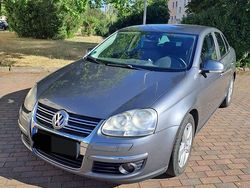 Grau Gebraucht 2008 VW Jetta Limousine | 4.300 € (Fairer Preis)