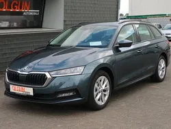 Grau Gebraucht 2020 Skoda Octavia Ambition Kombi | 18.990 € (Guter Preis)