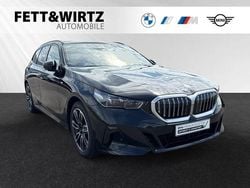 Saphirschwarz metallic Gebraucht 2024 BMW 520 M Sport Kombi | 46.500 € (Superpreis)