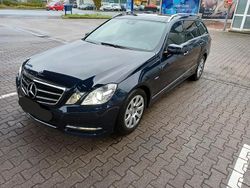 Blau Gebraucht 2012 Mercedes E250 Avantgarde Kombi | 14.990 €
