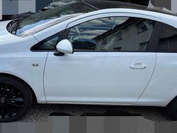 Weiß Gebraucht 2011 Opel Corsa Color Edition Limousine | 2.000 € (Fairer Preis)
