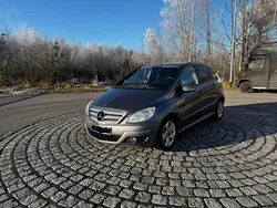 Grau Gebraucht 2009 Mercedes B200 Van / Kleinbus | 3.800 € (Guter Preis)