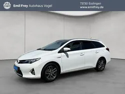 Schneeweiß Gebraucht 2015 Toyota Auris Hybrid Life+ Kombi | 15.880 € (Fairer Preis)