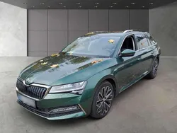 Emeraldgrün metallic Gebraucht 2020 Skoda Superb LAURIN & KLEMENT Kombi | 26.335 € (Fairer Preis)
