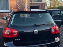 Schwarz Gebraucht 2005 VW Golf V Edition Kleinwagen | 3.950 € (Etwas zu teuer)