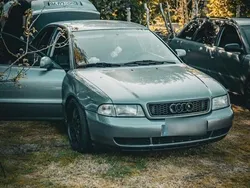 Grau Gebraucht 1997 Audi A4 Limousine | 1.300 € (Fairer Preis)