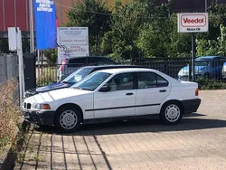 Weiß Gebraucht 1993 BMW 318 Limousine | 3.500 €