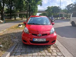 Rot Gebraucht 2009 Toyota Aygo City Kleinwagen | 2.700 € (Fairer Preis)