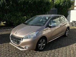 Beige Gebraucht 2015 Peugeot 208 Allure Kleinwagen | 4.750 € (Guter Preis)