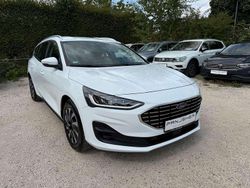 Frozen white Gebraucht 2023 Ford Focus Titanium Kombi | 18.299 € (Superpreis)