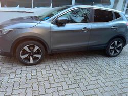 Grau Gebraucht 2016 Nissan Qashqai SUV | 10.500 € (Fairer Preis)