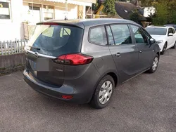 Grau Gebraucht 2012 Opel Zafira Tourer Edition Van / Kleinbus | 8.400 € (Fairer Preis)