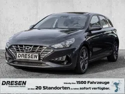 Grau Gebraucht 2023 Hyundai i30 Trend Limousine | 18.880 € (Fairer Preis)