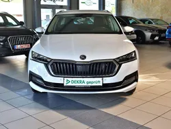 Weiß Gebraucht 2022 Skoda Octavia Kombi | 16.480 € (Superpreis)