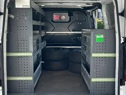 Weiß Gebraucht 2018 Ford Transit Custom Limousine | 19.990 € (Guter Preis)