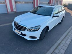 Weiß Gebraucht 2016 Mercedes E200 Elegance Limousine | 18.600 € (Superpreis)