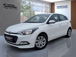 Weiß Gebraucht 2017 Hyundai i20 Trend Limousine | 8.650 € (Fairer Preis)