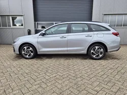 Shimmering silver metallic Neu 2025 Hyundai i30 Kombi | 23.490 € (Fairer Preis)